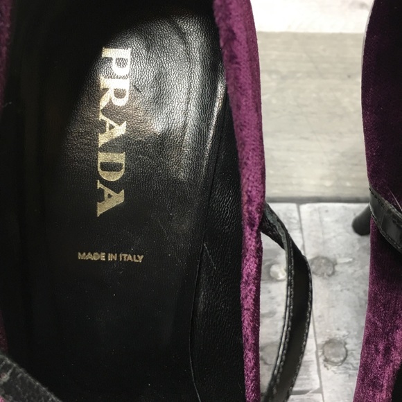 Gorgeous Prada Purple velvet Heels - Picture 4 of 8